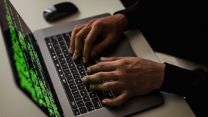 Cybersecurity aziendale: 5 mosse essenziali per difendere la tua attività