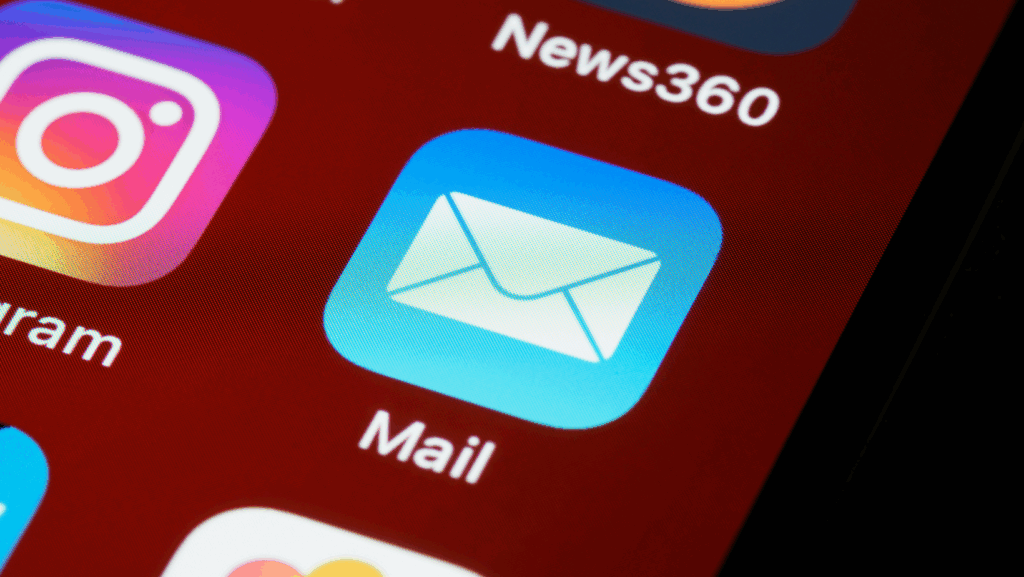 email a freddo