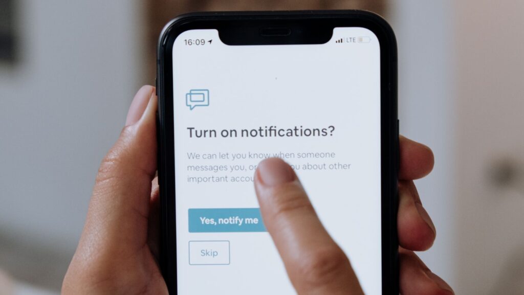 swipe up link sticker